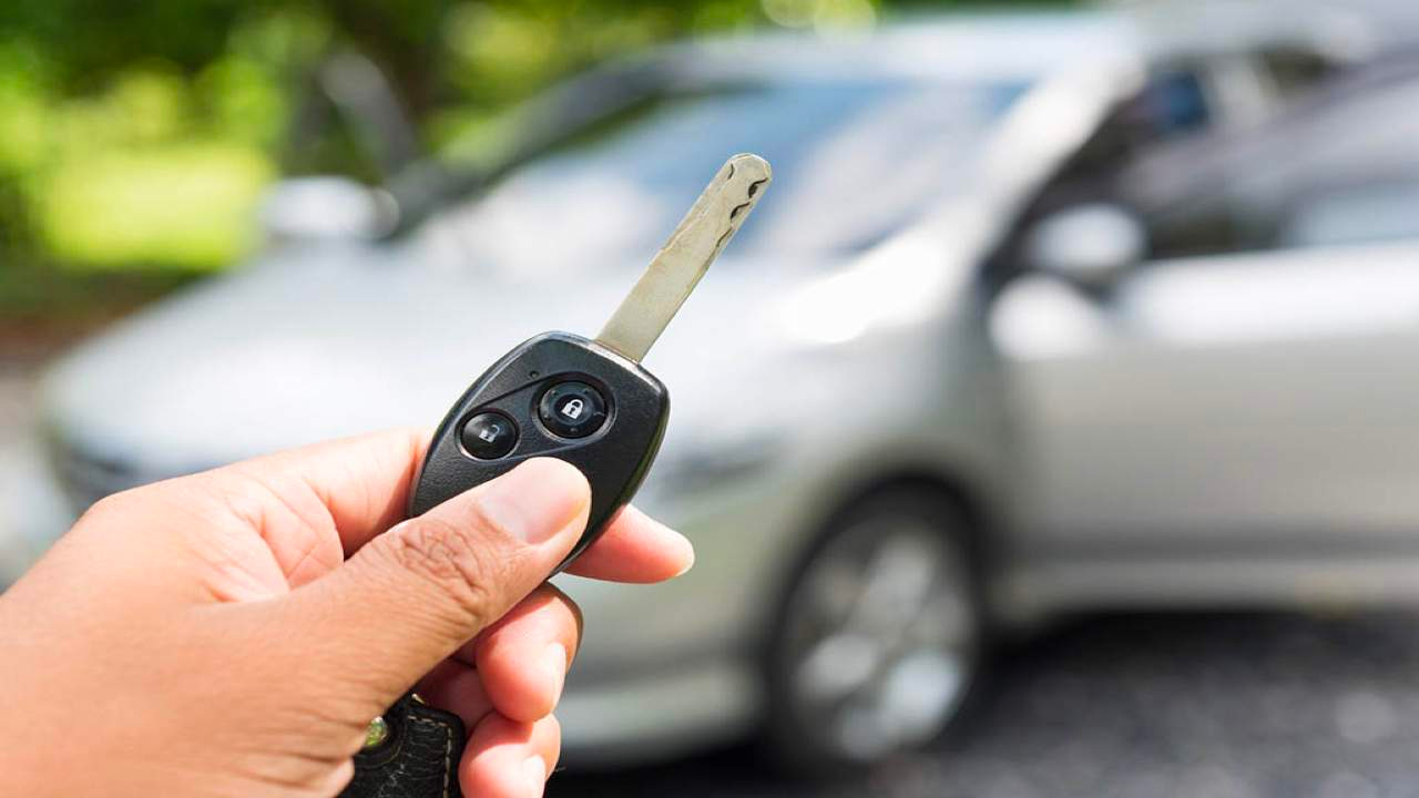 Le Bouton Secret de la Télécommande de Voiture : Une Astuce Méconnue aux Multiples Avantages