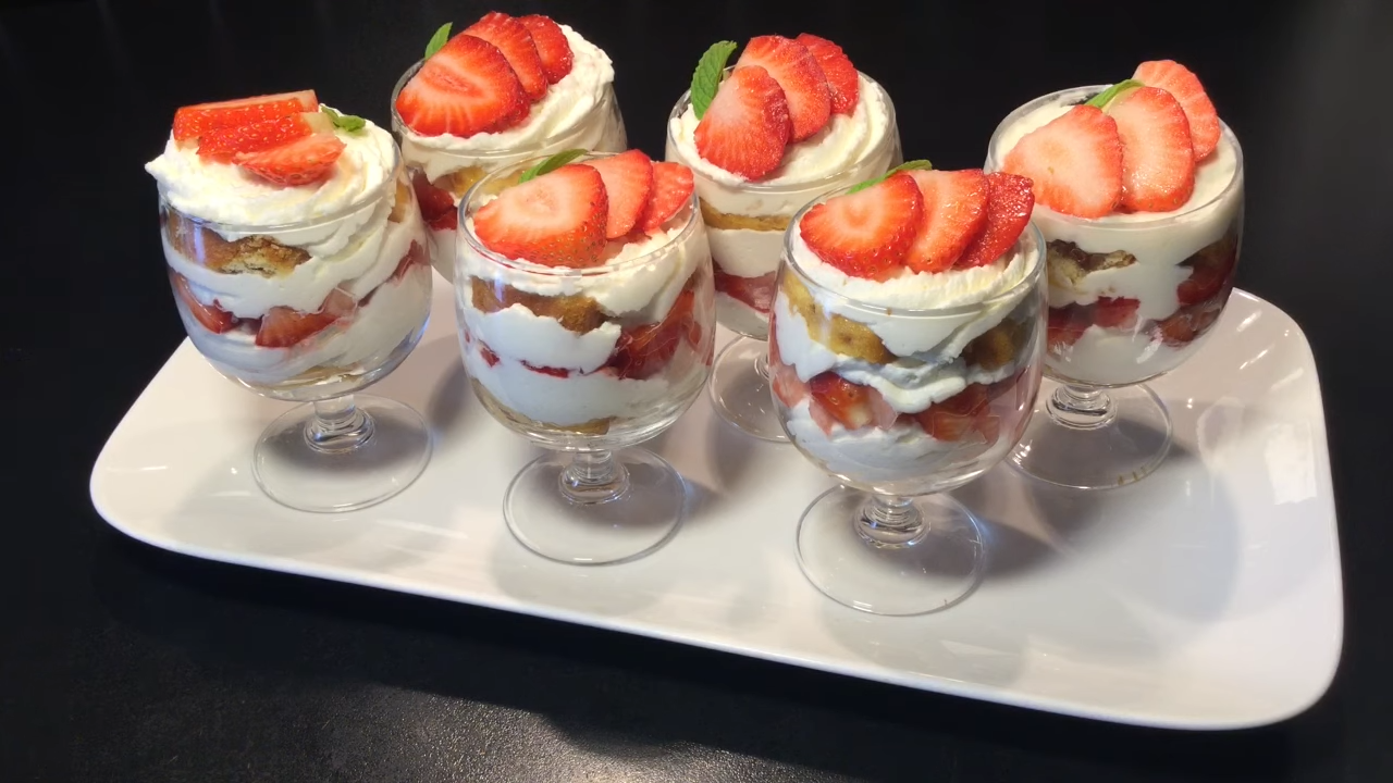 Recette du parfait aux fraises, un dessert léger et délicieux :