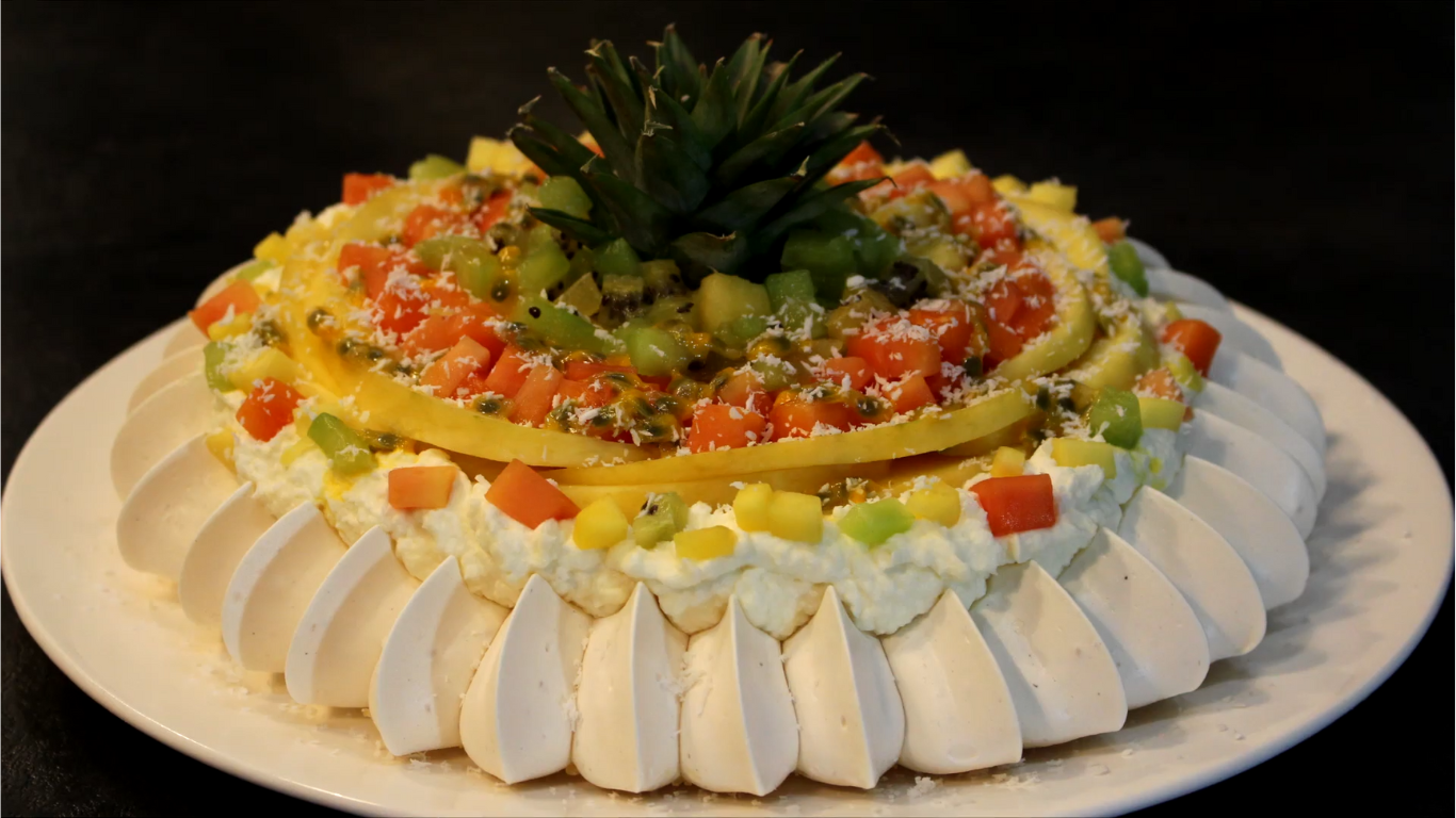 Pavlova aux Fruits Exotiques : Une Douceur Aérienne et Gourmande