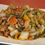 Nouilles à l’asiatique, bœuf et légumes : une poêlée rapide, savoureuse et équilibrée